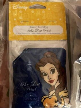 Scentsy Belle 'The Last Petal' Scent Pak - Blue & Yellow